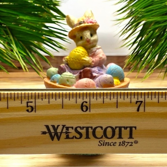 VINTAGE Easter Bunny Basket Figurine – Hidden Chick Compartment - Nostalgia - Picture 7 of 9